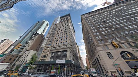 305 Fifth Avenue .